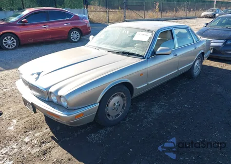 1982 Jaguar Xj6 z USA, uszkodzony, nr VIN SAJH1740SC724383